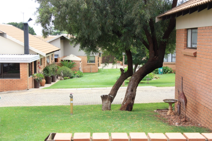 2 Bedroom Property for Sale in Langenhovenpark Free State